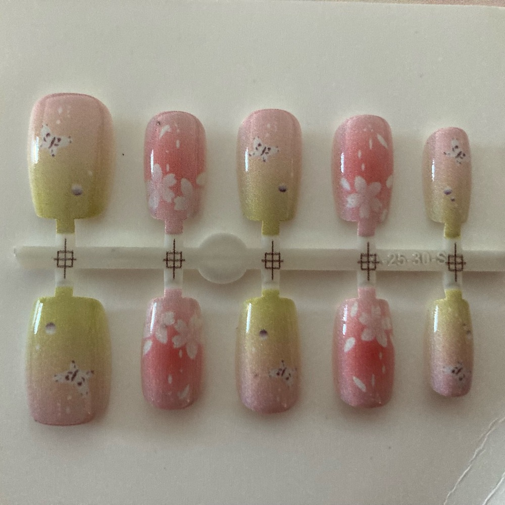 [M] 💅 10Pcs Wearable Press on Nails Short Square Cherry Blossom 🌸 Butterfly 🦋